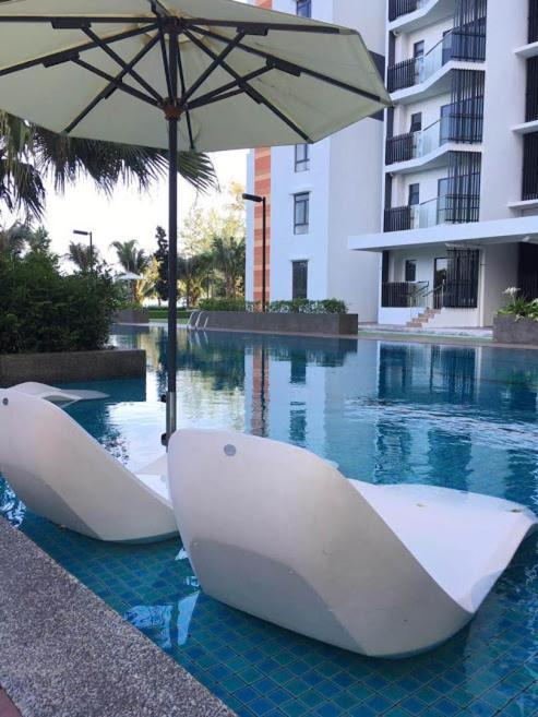 Timurbay By Dfamilia, Ground Floor Suite With Easy Access To The Pool And Beach Kuantan Exterior foto